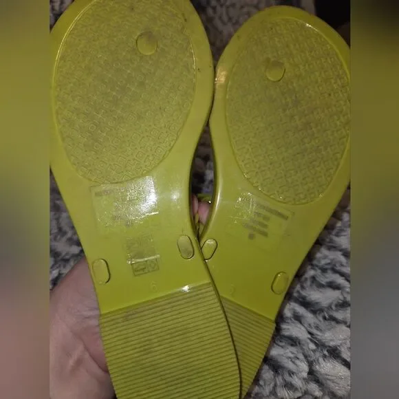 Tory Burch Chartreuse Jelly Logo Thong Sandals - Picture 4 of 4